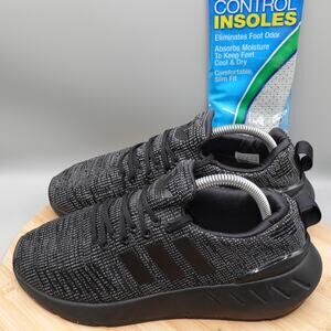 ADIDAS Womens Size 7 Black Gray SWIFT RUN 22 Running Sneakers Athletic GW8166